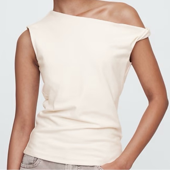 GAP Tops - Gap Cream Off Shoulder Women's Top